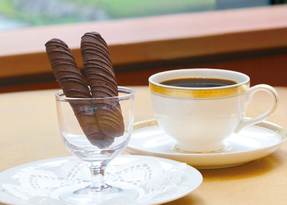 パティスリー SATSUKI ガーデンラウンジ | 【越後湯沢リゾートホテル